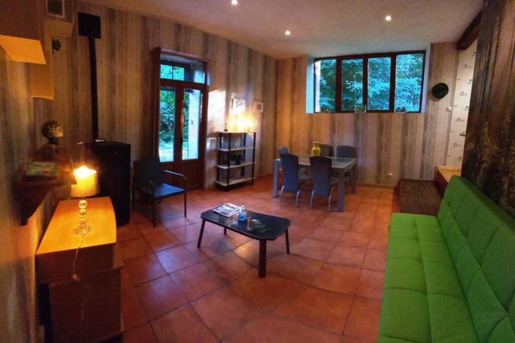 Suite Dans Le Jardin Du Chateau Agonges Eksteriør bilde